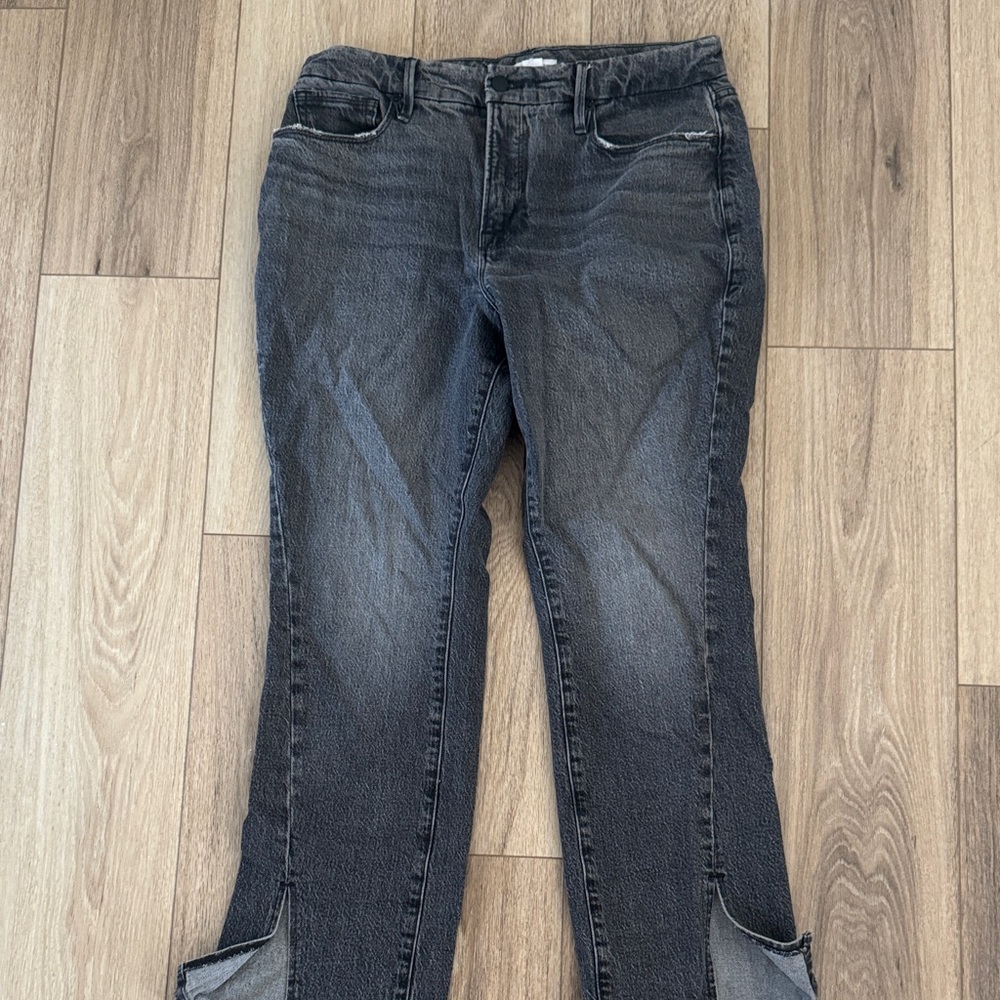 Good American Black Cropped Jeans – Size 8 / 29 – Raw Hem Split Ankle